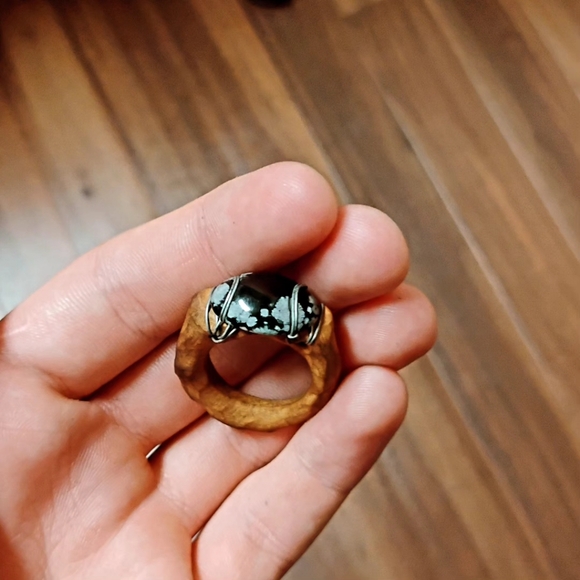 Hand carved avocado pit ring size 9.5 - Picture 2 of 5